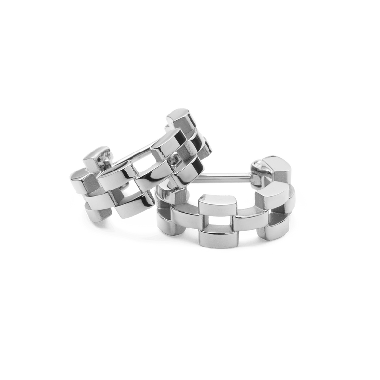 Pair of Daniel Wellington 3-Link Earrings Silver featuring a geometric open link design in polished stainless steel, with a modern, lightweight structure and secure closure.