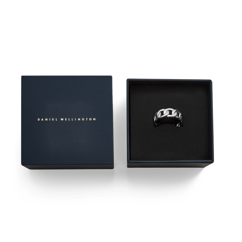 Chunky Chain Ring Silver presented in a sleek Daniel Wellington gift box, highlighting its polished chain link design and elegant packaging.