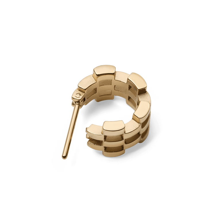 Daniel Wellington 5-Link Earrings Gold displayed with the secure closure open, showcasing the geometric open link pattern and polished gold finish ideal for everyday wear.