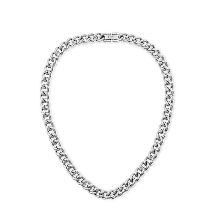 Chunky Chain Necklace Silver featuring bold, polished stainless steel links with a secure fold-over clasp, designed to sit comfortably at the collarbone for a modern yet classic look.