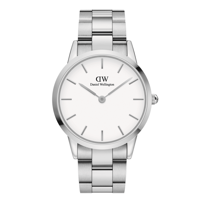 Daniel Wellington Iconic Link Silver watch featuring a polished stainless steel bracelet, minimalist eggshell white dial, and classic silver hour markers, suitable for everyday wear.
