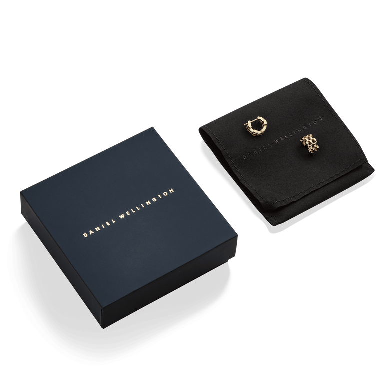 Daniel Wellington 5-Link Earrings Gold presented on a black pouch next to a branded gift box, highlighting the geometric gold link design and elegant packaging suitable for gifting.