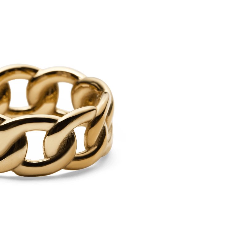 Close-up of the Chunky Chain Ring Gold, highlighting its polished gold links and smooth, sculpted contours for a bold, modern jewellery look.