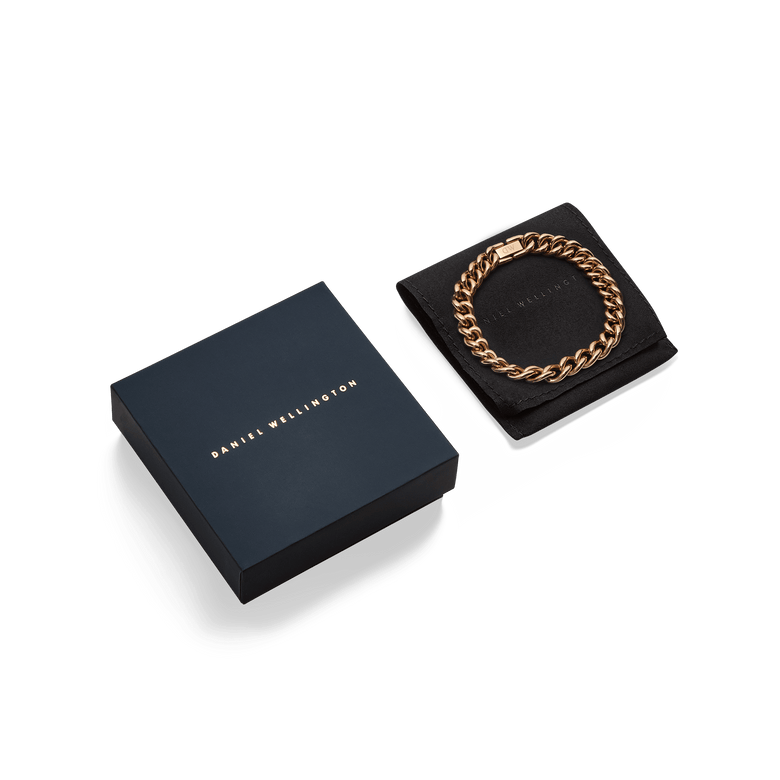Chunky Chain Bracelet Rose Gold displayed on a black pouch next to a navy Daniel Wellington gift box, highlighting its elegant presentation for gifting.