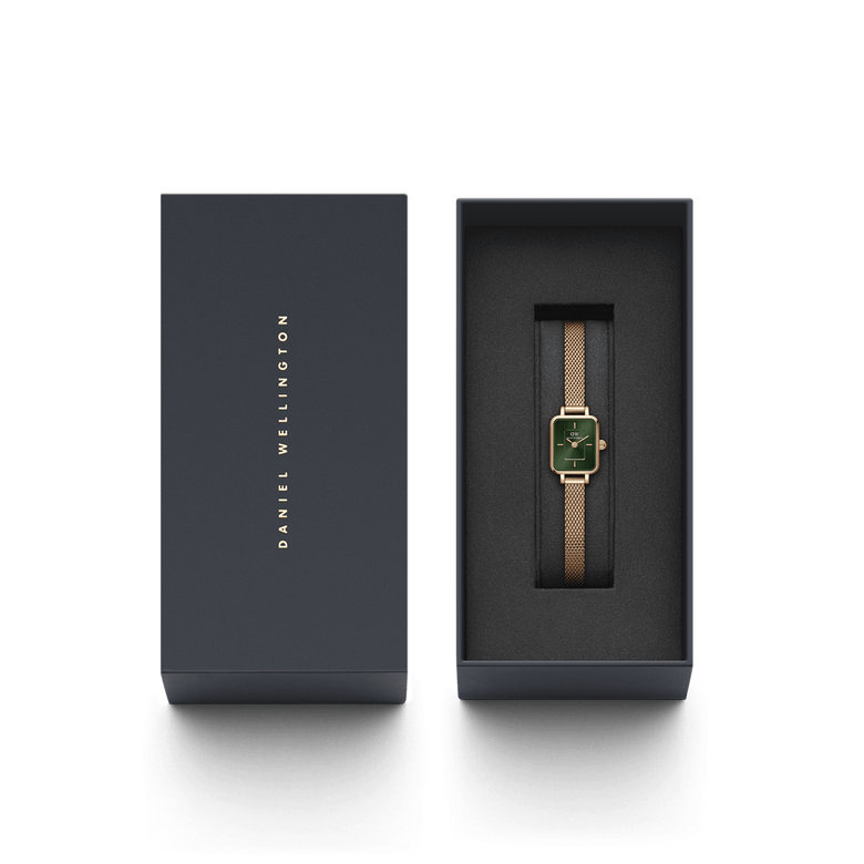 Quadro Mini Melrose Emerald is presented in a sleek branded box, featuring a rectangular emerald green dial and rose gold mesh bracelet, ideal for gifting or adding a refined touch to your collection.