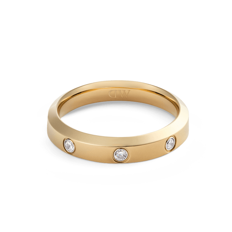 Classic Lumine Ring Gold 4 mm with a smooth gold band, featuring three round cubic zirconia crystals set evenly along the front for a refined, minimalist look.