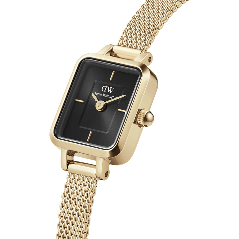 Quadro Mini Evergold Onyx gold watch with a rectangular black onyx dial, gold-plated stainless steel case, and a fine gold mesh strap, shown in a close-up to highlight its minimalist design and elegant finish.