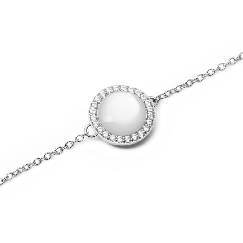 Close-up of the Audrey Bracelet Mother of Pearl Silver, highlighting the luminous mother of pearl centre encircled by sparkling cubic zirconia crystals on a fine silver chain.