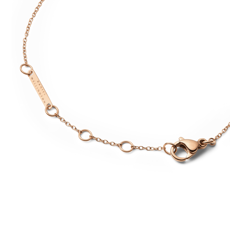 Detail of the Audrey Bracelet Black Agathe Rose Gold showing the adjustable rose gold chain, lobster clasp, and branded tag for secure and comfortable wear.