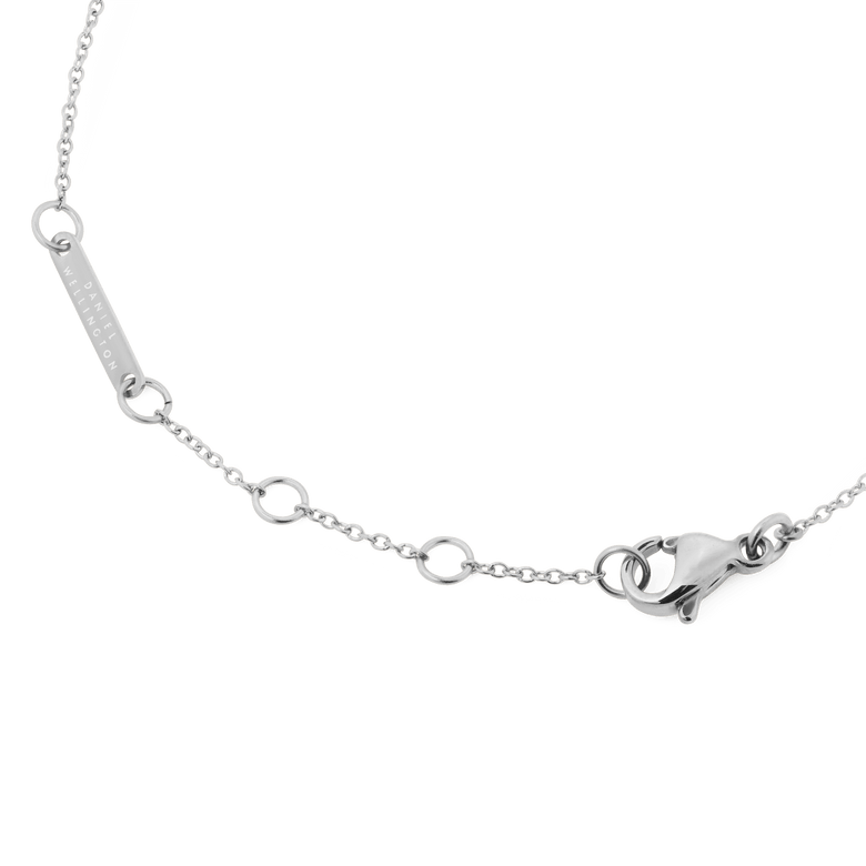 Detail of the Mirelle Star Bracelet Silver showing the adjustable fine silver chain with a secure lobster clasp and Daniel Wellington branding, highlighting its quality craftsmanship and versatile fit.