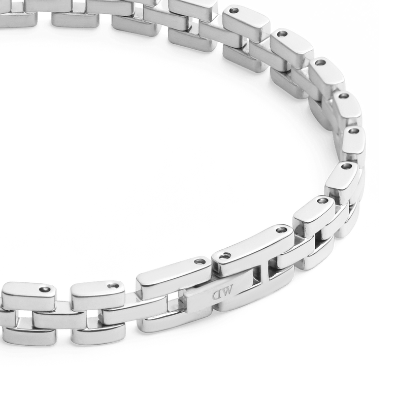 Detail view of the 3-Link Bracelet Silver showing its interlocking geometric links, polished stainless steel finish, and subtle open spaces for a modern, classic look.