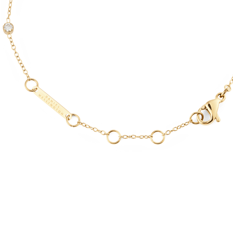 Detail of the Pearl Bracelet Gold showing the adjustable gold chain with a secure lobster clasp, Daniel Wellington branding, and a single cubic zirconia stone.