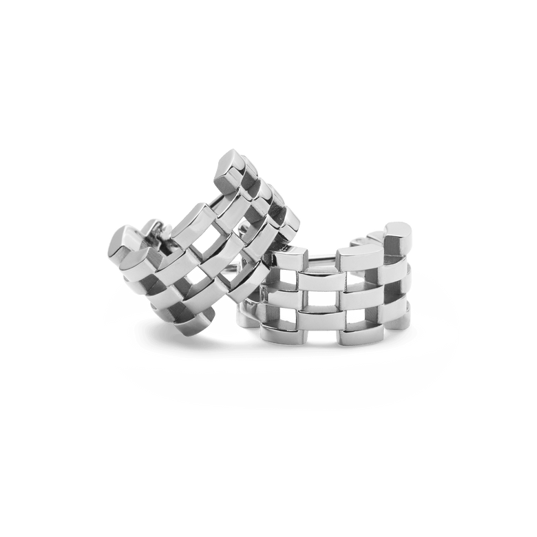Pair of Daniel Wellington 5-Link Earrings Silver featuring a bold geometric link design, crafted from polished stainless steel with an open, breathable structure and a smooth finish.